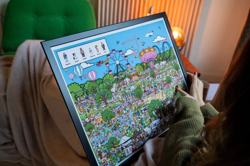Une illustration MyLuckyLook imprimee et encadree, en situation chez un client